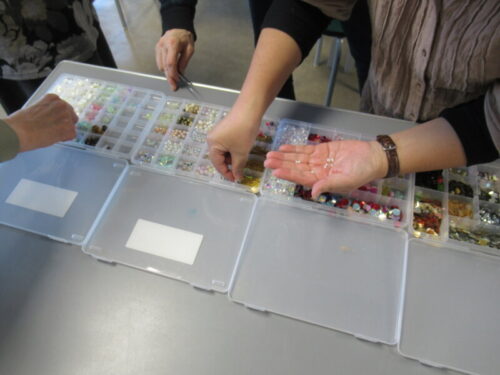 写真：つまみ細工で作るお正月飾り