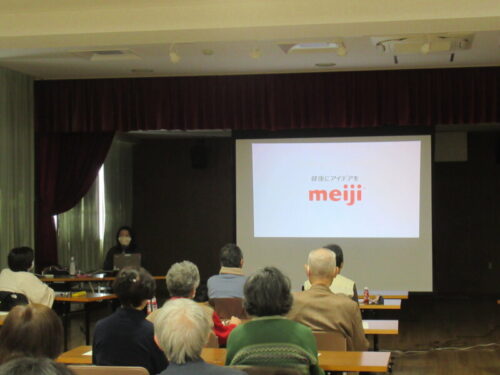 写真:明治の食育セミナー「間食でおいしく楽しく健康長寿~カカオポリフェノールの力」の様子