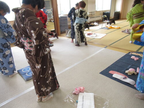 浴衣の着付けサークル体験講習風景写真3